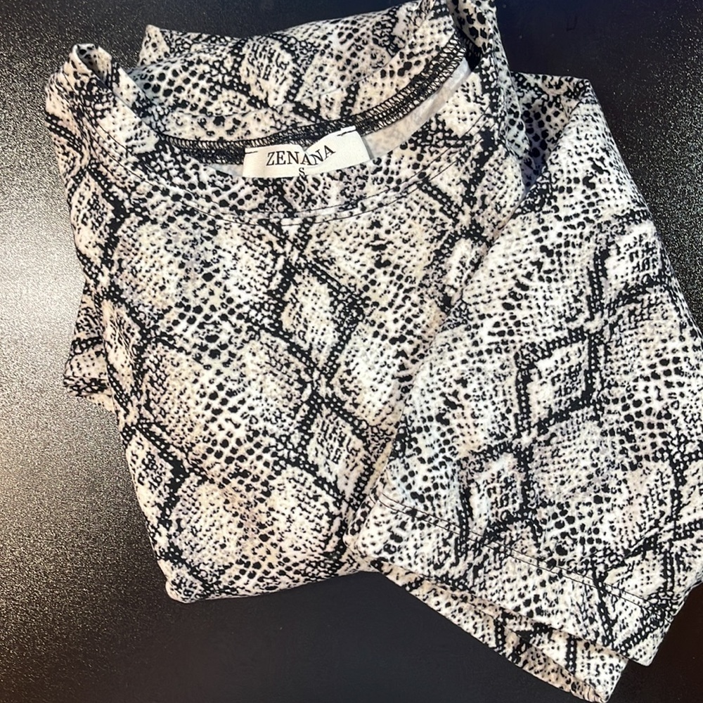 NWT. $45R Zenana Outfitters 2-Piece Lounge Set. Size Small Snakeskin Pri… - Picture 5 of 5